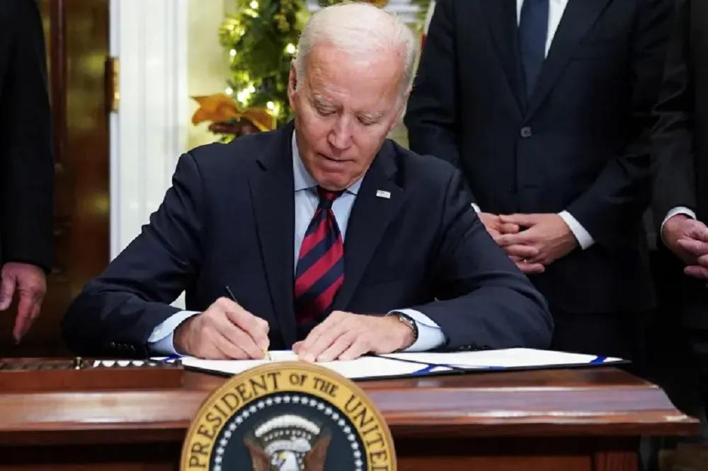 joe_biden_firma