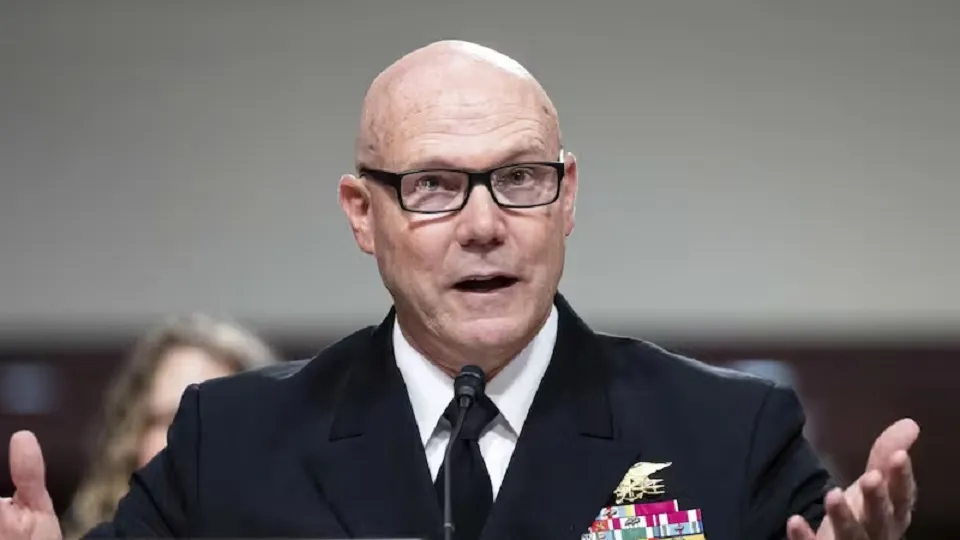 almirante_Frank_Bradley